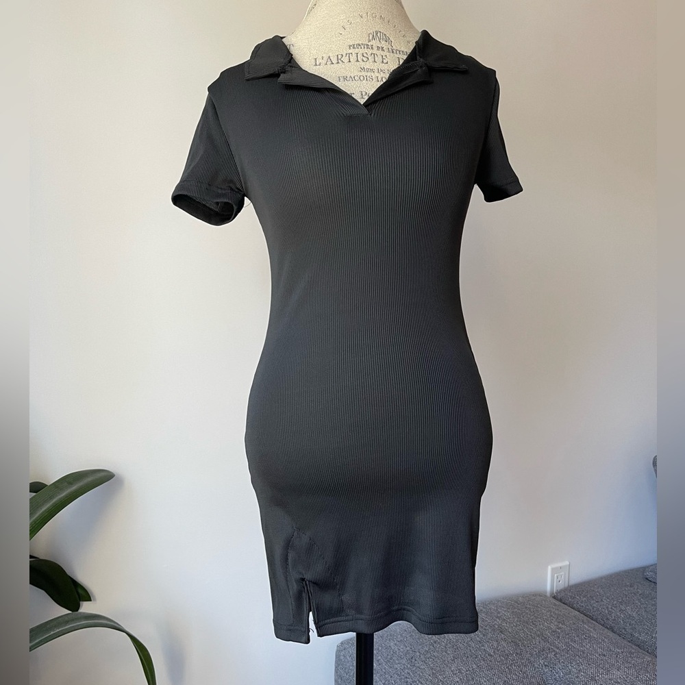 4/$20 🧡 Shortsleeve black polo neck mini dress